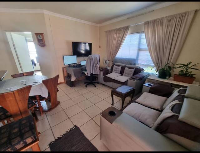 3 BEDROOM TOWNHOUSE FOR SALE IN FLORENTIA